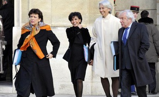 Arrivée de la Garde des Sceaux, Rachida Dati (2e G) à l'Elysée pour le Conseil des ministres, cing jours après son accouchement, Paris, le 7 janvier 2009.