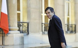 François Fillon a estimé lundi que l'augmentation du nombre des suicides en prison était "un défi douloureux qui nous est collectivement lancé", promettant une politique "pénitentiaire solide, moderne, juste et exemplaire".