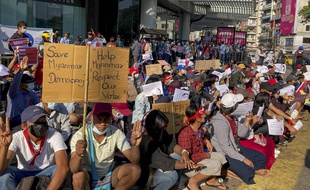 Depuis des jours, les manifestations s'enchainent en Birmanie contre le putsch militaire.
