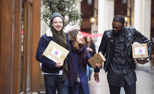 Trois livreurs de la société You2You à Paris.