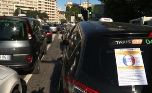 Marseille: les taxis bloquent la ville