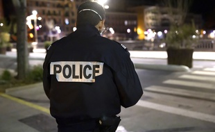 Un policier affecté au contrôle du confinement à Nice le 26 mars dernier (photo d'illustration)