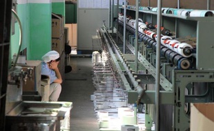 La Chine a annoncé vendredi sa croissance la plus faible depuis la crise financière, avec 7,6% au deuxième trimestre, en raison de difficultés internes et externes qui devraient inciter le gouvernement à continuer à assouplir sa politique monétaire, selon les analystes.