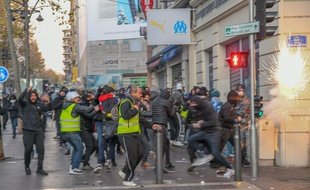 Des casseurs se sont attaqués à la boutique de l'OM, sur la Canebière à Marseille.