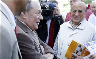 L'ancien Premier ministre socialiste Michel Rocard a regretté samedi, lors d'un déplacement dans les Hauts-de-Seine, une certaine "inertie" au sein du PS face à sa proposition d'une "alliance" entre Ségolène Royal et François Bayrou.