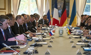 Les présidents russe et français et la chancelière allemande lors d'un sommet sur l'Ukraine à l'Elysée le 2 octobre 2015