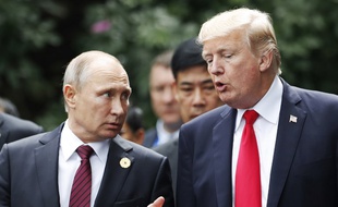 Donald Trump et Vladimir Poutine, le 11 novembre 2017 à Danang au Vietnam.