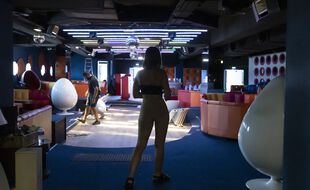 La discothèque Bisous bisous se prépare pour la réouverture, à Cannes.