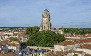 Vue de la ville de Saintes en Nouvelle-Aquitaine, le 9 décembre 2019.