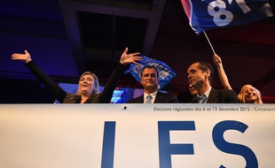 Marine Le Pen, Louis Aliot et Robert Ménard à Nîmes, le 2 décembre 2015.