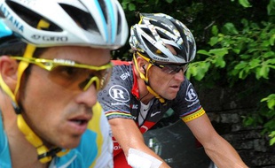 Alberto Contador et Lance Armstrong côte à côte lors du Tour de France 2010.