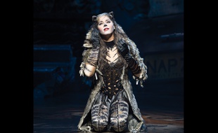 Chimène Badi reprend le rôle de Grizabella dans la comédie musicale Cats