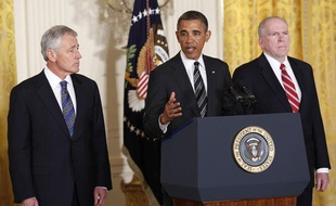 Le président américain Barack Obama (C) annonce la nomination de Chuck Hagel (G) au Pentagone et de John Brennan (D) à la CIA, à Washington le 7 janvier 2013.