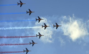 Les jets de la Patrouille de France en pleine démonstration au salon du Bourget, le 19 juin 2015