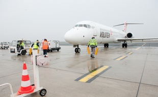 Merignac, 28 mars 2013. - Inauguration de la nouvelle base de la compagnie volotea a l'aeroport de Bordeaux Merignac, en presence d'Alain Juppe, maire de Bordeaux, Pascal Personne, directeur general de laeroport de Bordeaux-Merignac et Carlos Munoz, PDG de Volotea. - Photo : Sebastien Ortola
