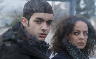 Alika Del Sol et Samir Daoudi dans le téléfilm Prêtes à tout, sur France 2