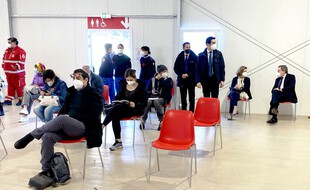 Mario Draghi et son épouse se sont fait vacciner à Rome, le 30 mars 2021.