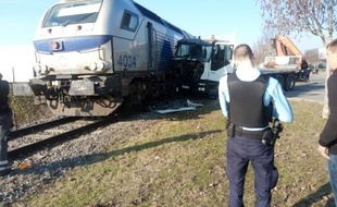 Un camion a percuté un train le 15 décembre 2016 à Castelnau-d'Estrétefonds, dans la Haute-Garonne.
