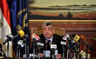 Les autorités égyptiennes ont annoncé samedi l'arrestation de trois membres d'une cellule liée à Al-Qaïda qui préparaient une attaque suicide contre une ambassade occidentale et d'autres cibles en Egypte.