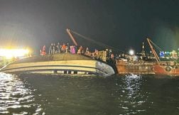 Un enfant de 10 ans survit au naufrage d’un bateau touristique au Vietnam