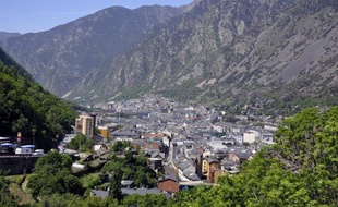 Vue générale sur Andorre-La-Vella, la capitale de la principauté, le 12 mai 2015