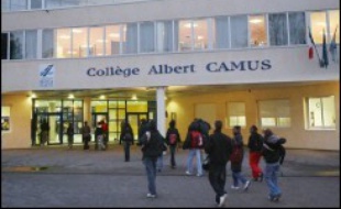 Le collégien de Meaux a succombé jeudi au "climat émotionnel" de l'agression dont les deux jeunes auteurs vont être mis en examen pour "violences volontaires ayant entraîné la mort sans intention de la donner" et non aux coups reçus, a indiqué vendredi le procureur, René Pech.