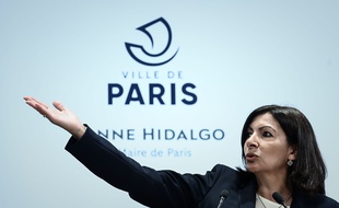 Anne Hidalgo sort la tête de l'eau.