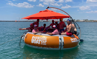 Barbecue Boat propose d'aller faire des grillades dans le port du Cap d'Agde