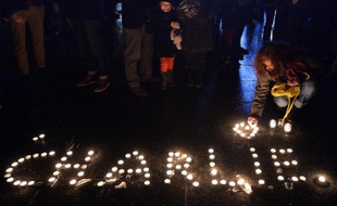 Veillée en mémoire des victimes de l'attaque sanglante ontre le journal satirique français Charlie Hebdo, le 7 janvier 2015 à Strasbourg