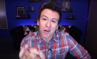 Philip DeFranco, YouTubeur pro mécontent des nouvelles règles du site.