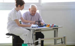 Le village doit permettre d'expérimenter de nouvelles formes d'accompagnement et d'accueillir ponctuellement les proches des malades.