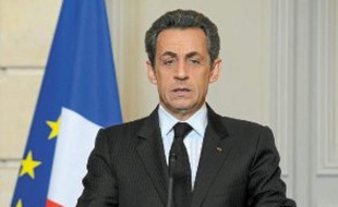 Nicolas Sarkozy suspend sa campagne « au moins jusqu'à mercredi ».