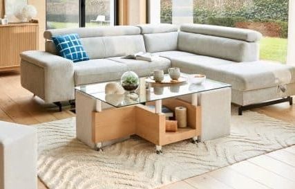 Envie d’un salon pratique et stylé ? Table basse et pouf à 40 € de réduction chez But, à ne pas manquer !