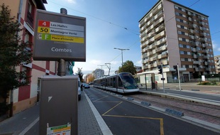 A l'arrêt de tram Comtes, dans le quartier Koenigshoffen à strasbourg.