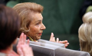 L'étude des agendas dans l'affaire Bettencourt montre de nouvelles coïncidences de dates pouvant renforcer les soupçons d'un financement politique illicite par l'argent de l'héritière de l'Oréal, et ceux d'un intérêt tout particulier de Nicolas Sarkozy pour cette affaire, selon des éléments du dossier révélés jeudi par Libération.