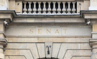 Le Sénat a entamé mardi à son tour, après l'Assemblée nationale, l'examen du projet de loi de finances rectificative (PLFR) pour 2012, premier coup de balai de la gauche contre les mesures emblématiques de Nicolas Sarkozy.