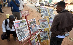 La Une des quotidiens à la veille des élections le 17 février 2016 à Kampala