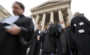Des magistrats et avocats sur les marches du palais de justice de Montpellier, le 10 février 2011