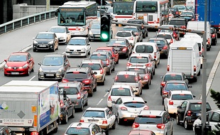 Pour un trajet d'une heure en période fluide, le conducteur lyonnais mettra 34 minutes de plus en période de pointe.