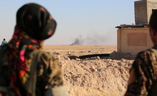 Des membres de la force arabo-kurde anti-Daesh soutenue par les Etats-Unis à Ain Issa, à 30 km de Raqqa, en Syrie