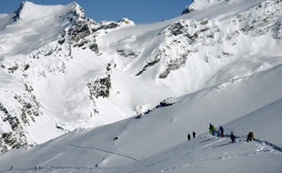 Des skieurs hors piste malgré le risque d'avalanche le 2 mars 2014 à Val d'Isère
