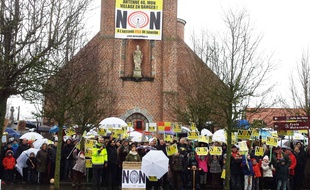 Manifestation contre l'implantation de l'antenne relais de TDF à Saméon, près de Douai, dans le Nord.