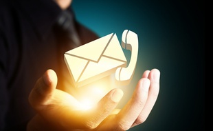 Que choisir, téléphone ou mail ? Image d'illustration