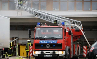 Plus de 60 personnes se trouvaient dans les locaux au moment du drame, selon Caritas, et malgré l'arrivée rapide des secours -6 minutes après l'alarme- une cinquantaine seulement ont pu échapper aux flammes.
