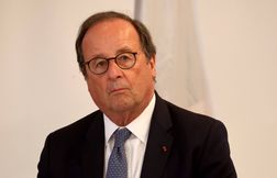 Hollande exige « une révision profonde » du budget sous peine de censure