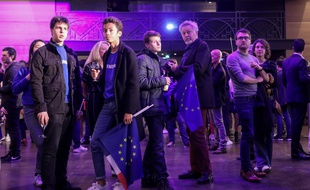 Des militants de La République en marche à la maison de la Mutualité, à Paris, le 26 mai 2019, pour les résultats de l'élection européenne.