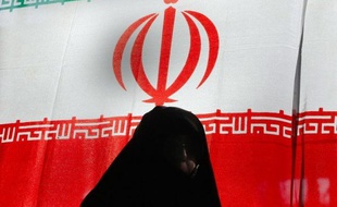 Les Etats-Unis ont annoncé lundi avoir ajouté la banque iranienne Bank Tejarat, disposant d'une agence à Paris, à leur liste noire des sociétés sanctionnées pour leur soutien au programme nucléaire de la République islamique d'Iran.