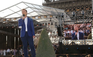 Stéphane Bern pendant le concert du 14 juillet 2018 à Paris