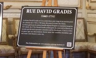 Des explications sont proposées en dessous des noms des négriers reconnus.