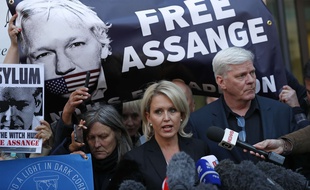 L'avocate de Julian Assange Jennifer Robinson s'exprime à Londres le 11 avril 2019 après l'arrestation du cofondateur de WikiLeaks.